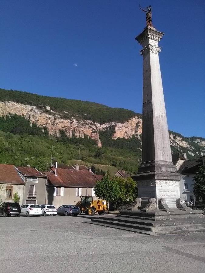 Hotel A Deux Pas Du Rheby Villebois Exteriér fotografie